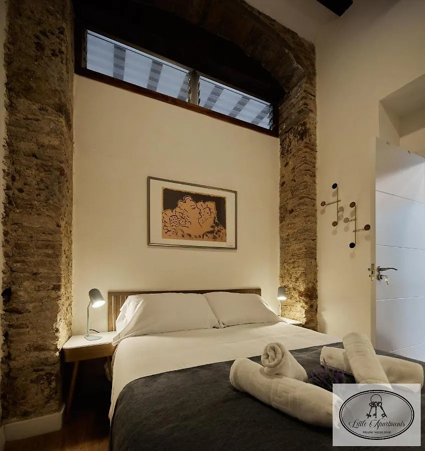 La Linda Little Apartments カディス 0*,